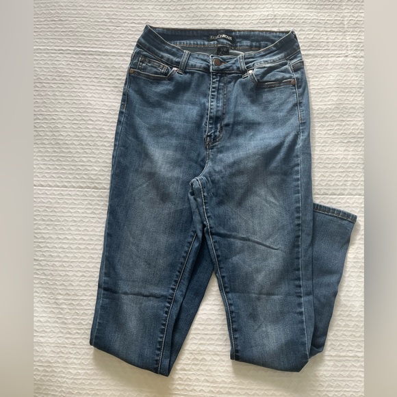 FASHION NOVA stretch jeans - Picture 1 of 4